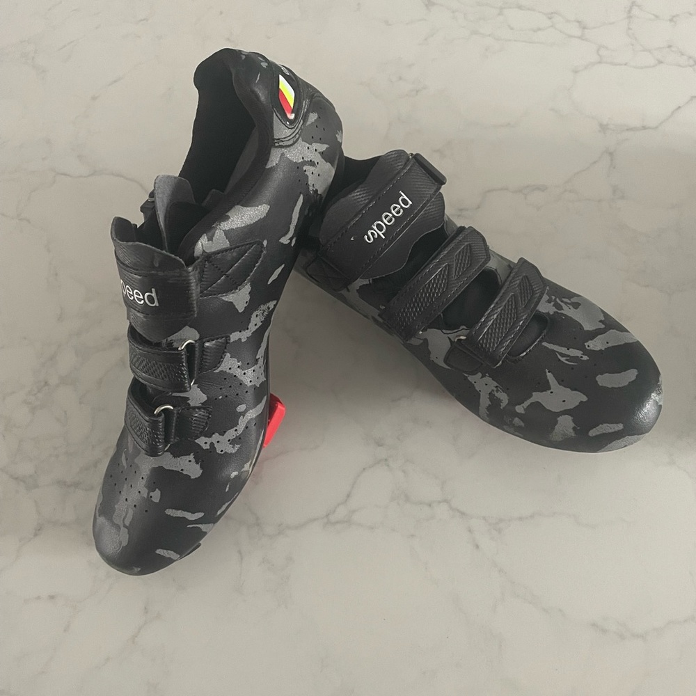 Speed unisex cycling shoes size 46 Spinning Bicycle peloton with cleats.